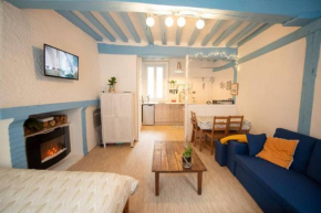 Blue Appartment with a fireplace